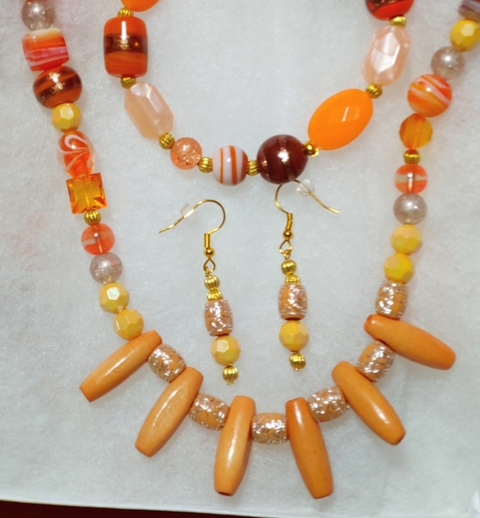 247NEB006. 3 Pc. Handmade Peach Earth Tones Necklace Set - Picture 6 of 7